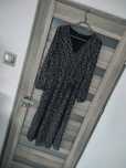 Elegancka sukienka midi we wzory roz S