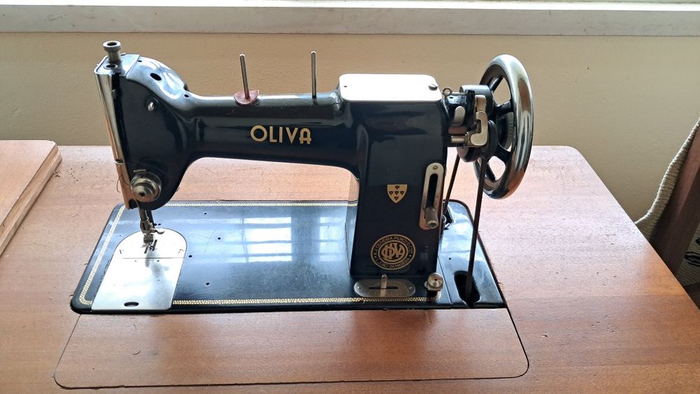 Maquina costura Oliva, vintage