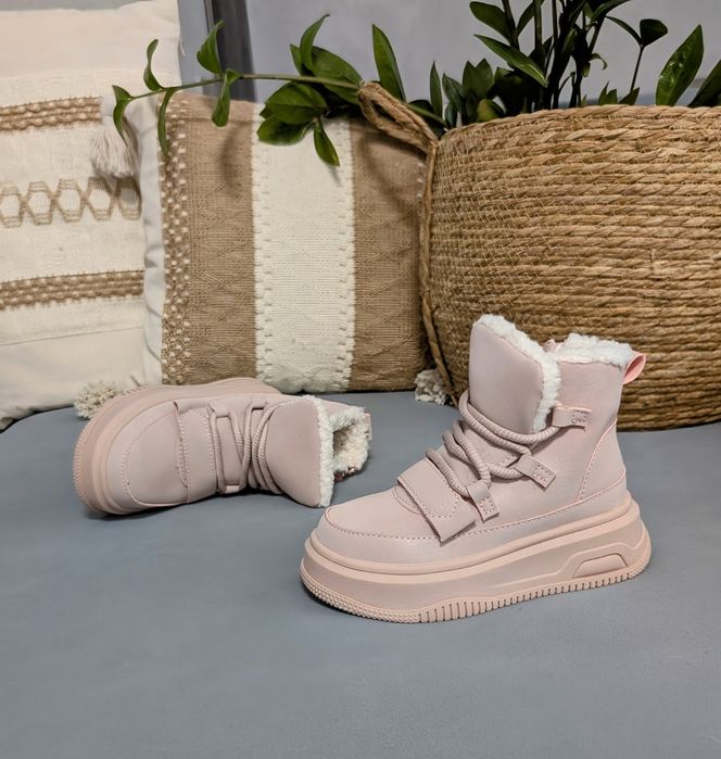 Зимові черевики для дівчаток