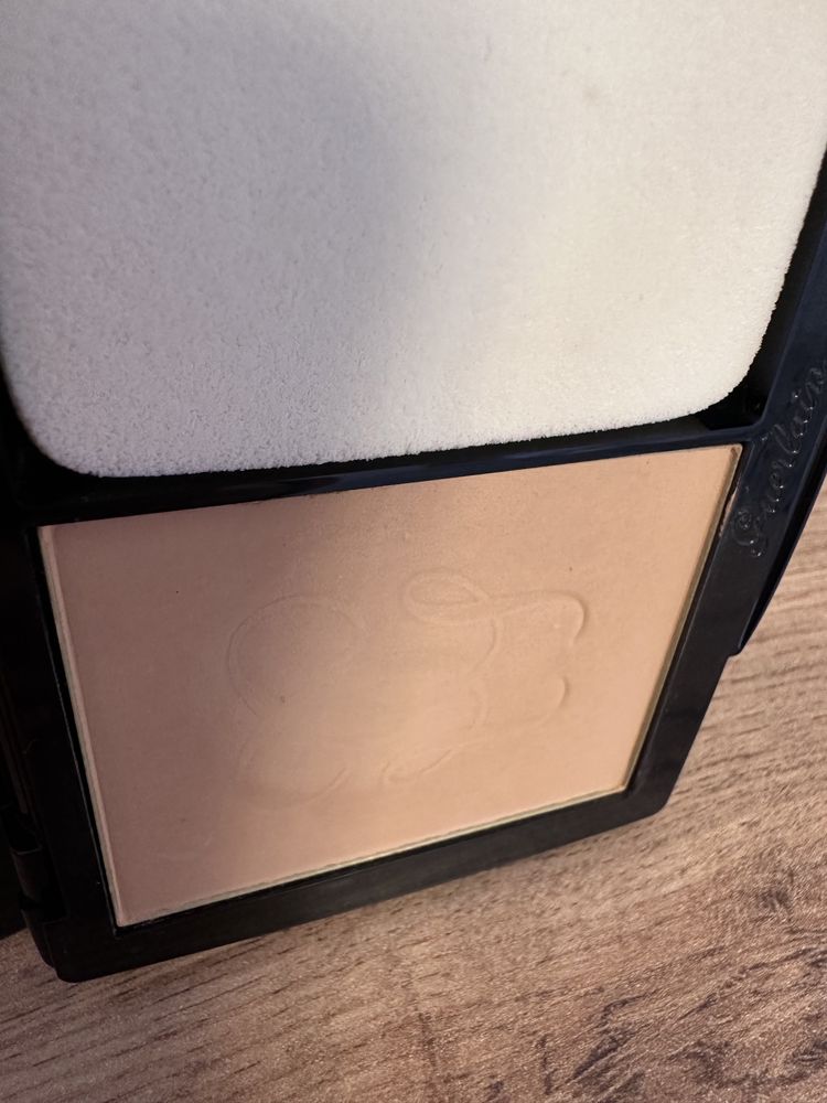 Пудра для лица Guerlain Lingerie De Peau Compact Powder