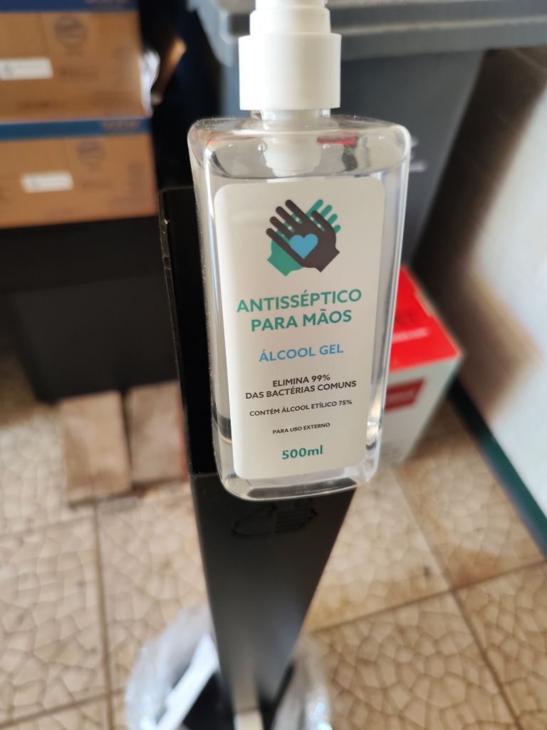 Dispensador de desinfetante para as mãos com pedal