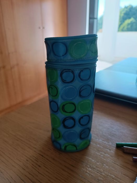 Estojo escolar cilíndrico