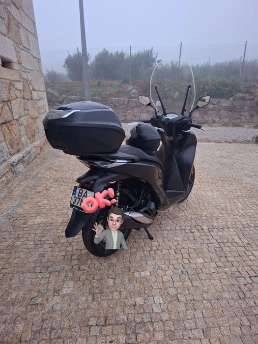 Honda SH 125 i de 2023  apenas  3900km