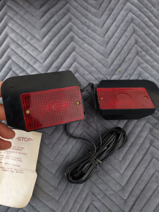 Dodatkowe światło stop z PRL, pod uszczelkę. 126p, 125p, maluch itp