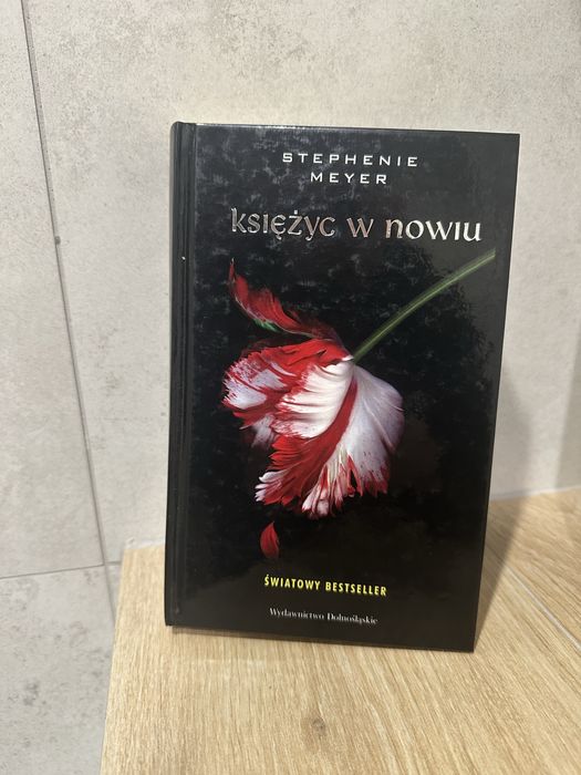 „Księżyc w nowiu” – Stephenie Meyer