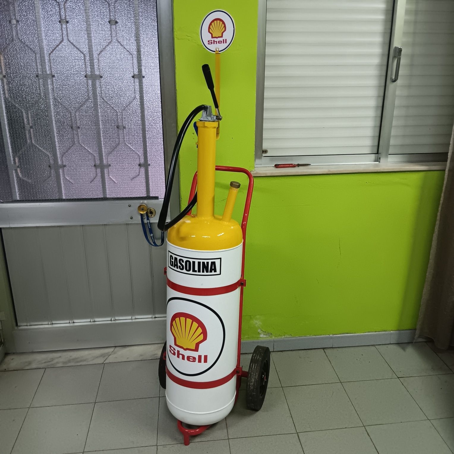 Bomba de gasolina marca antiga shell