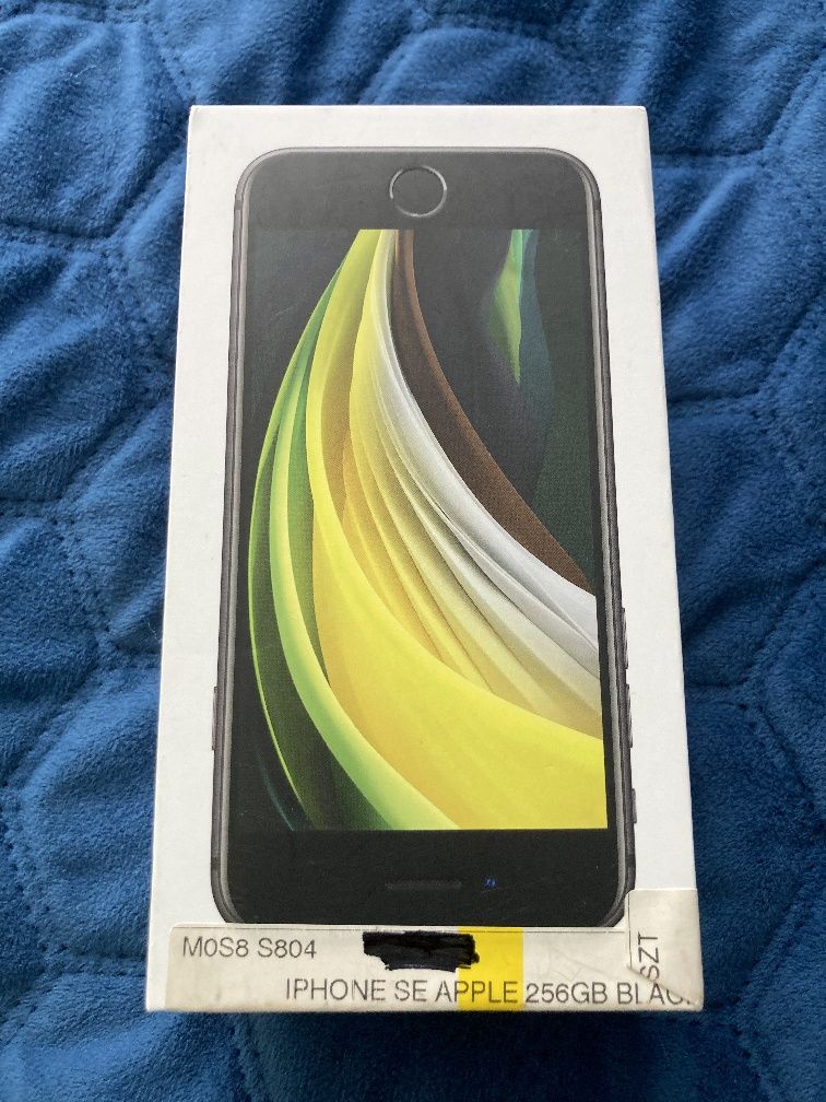 Iphone SE 2020 + Etui x 7 + Szkła + Lokalizatory x 3