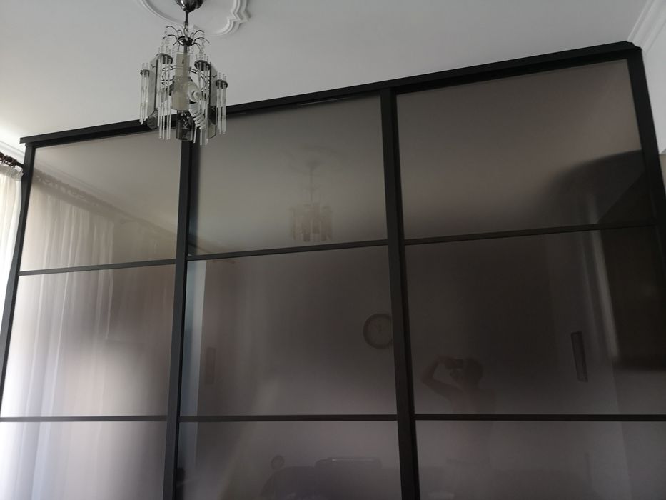 Кімнатна переборка або фасад шафи