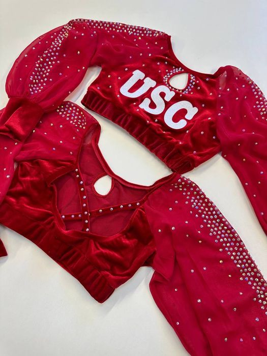 Танцювальні костюми на замовлення , карнавальні костюми, форма з лого