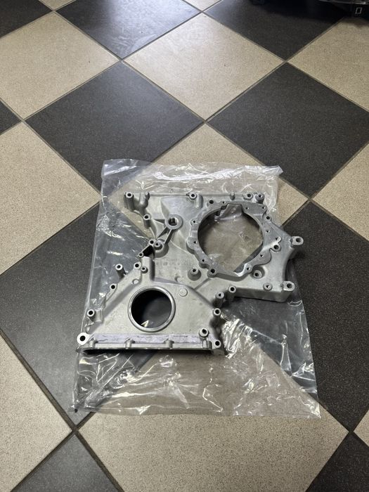Передня кришка двигуна Mercedes OM601 OM602 208 410