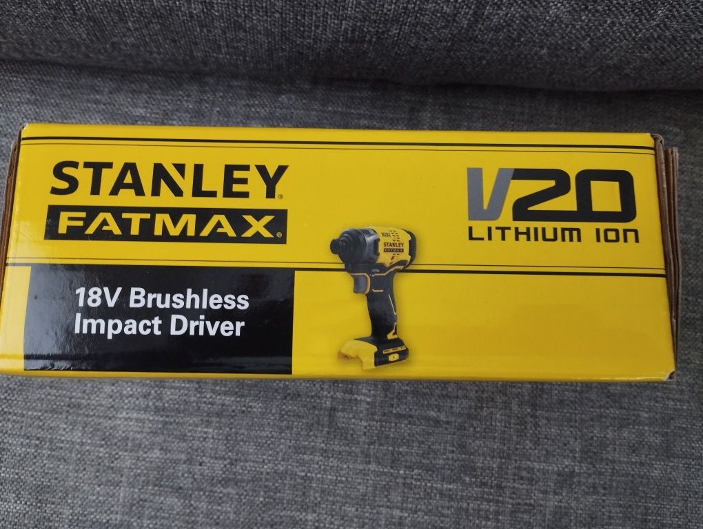 Гайковерт аккумуляторный ударный Stanley FatMax SFMCF810B