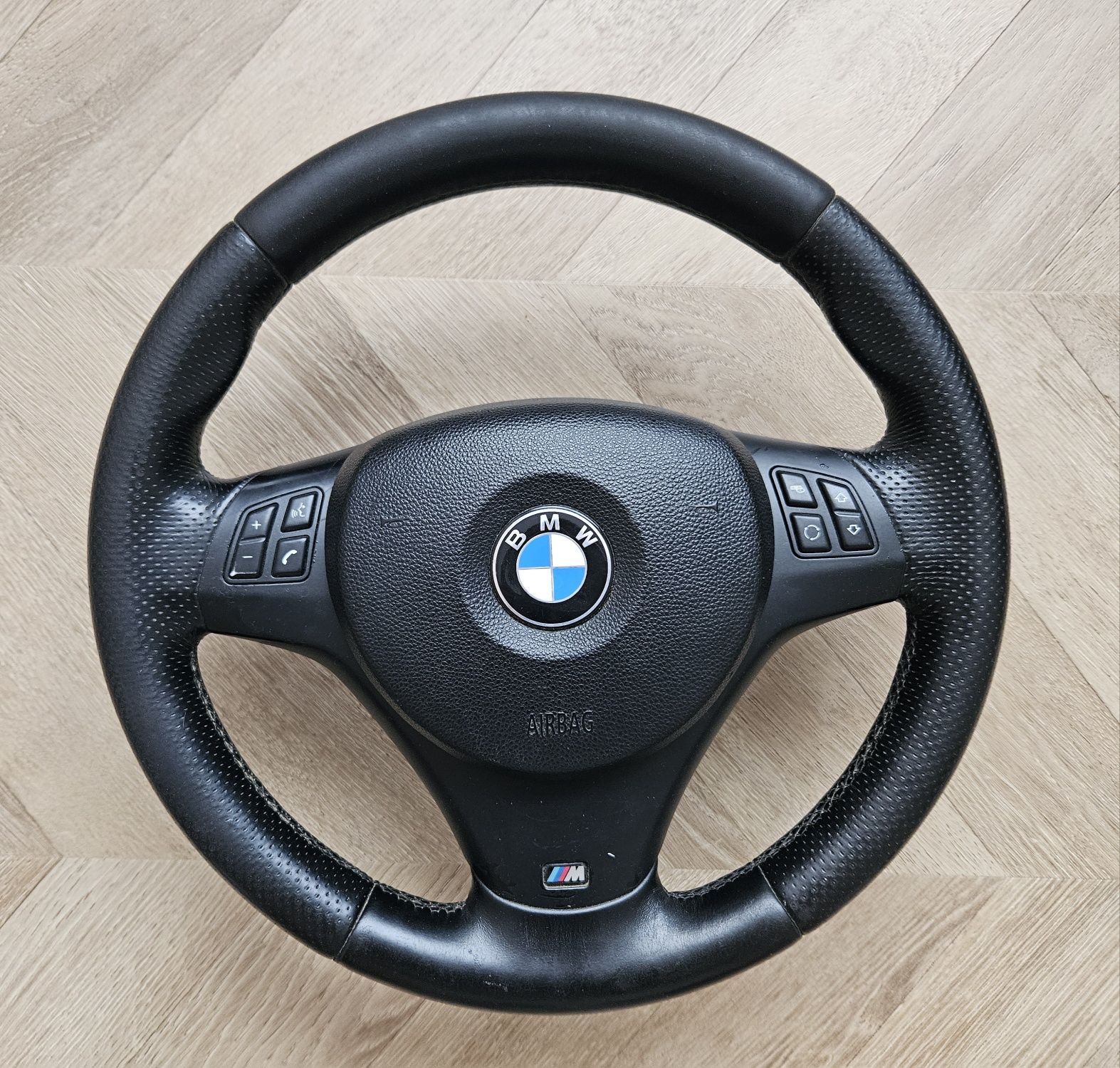 Kierownica BMW e90 e91 e92 e93 e87 M pakiet poduszka perforowana