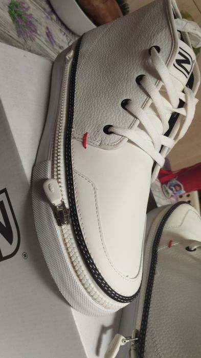 Tênis com zíper zipz novo na caixa 44 n°