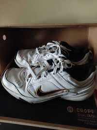 Кросівки Nike 44-45 розмір білі