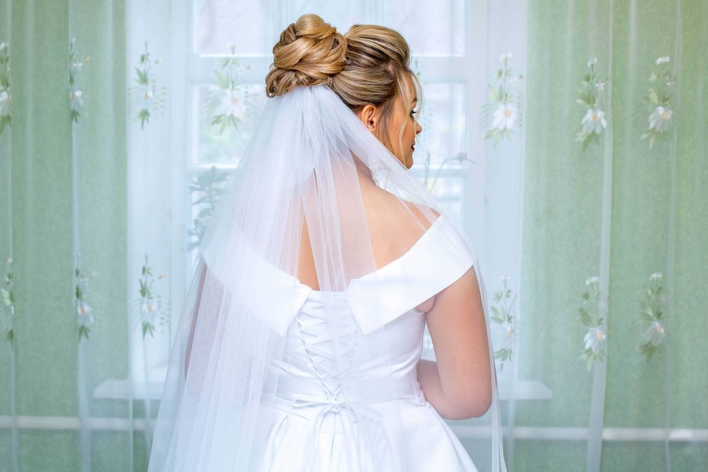 Весільна сукня класична плотний атлас