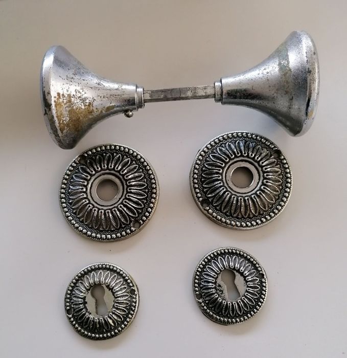 Puxador de porta trabalhado completo