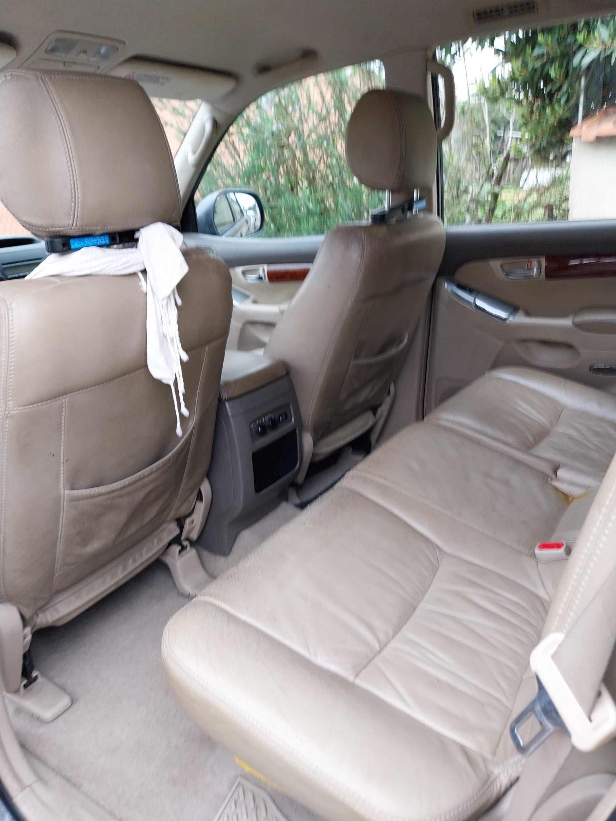 Toyota Land Cruiser 120, 3.0, 8 ocupantes, interior em pele