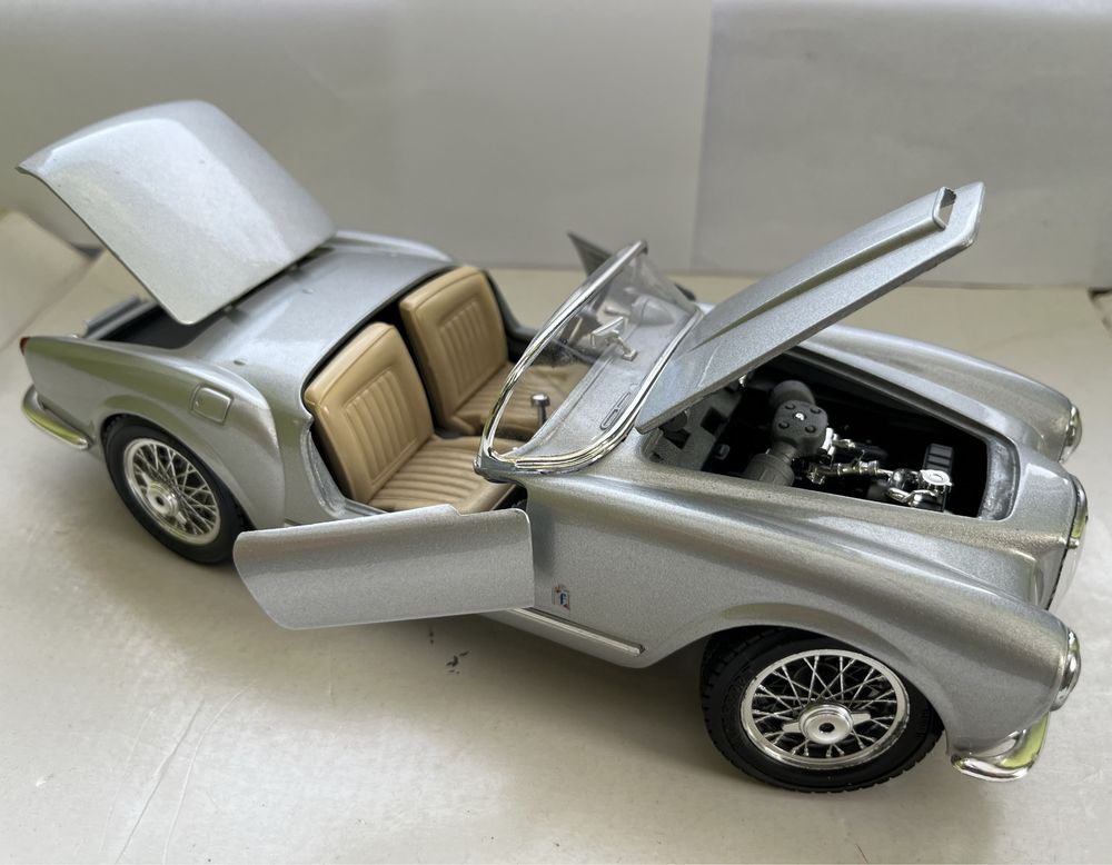 Model samochodu w skali 1:18 Lancia Aurelia Bburago Burago