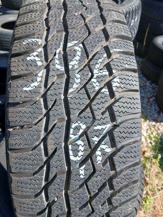 Opona używana 215/65R16 Viatti Bosco S/T 1szt.