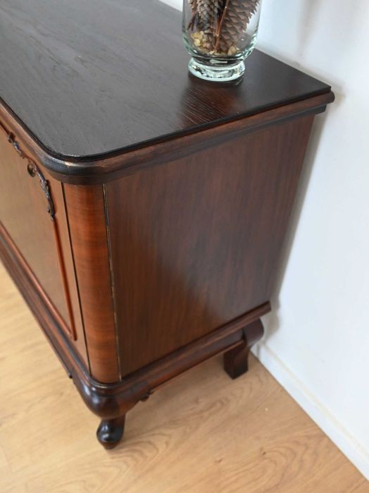 niska długa komoda na giętych nogach 102802