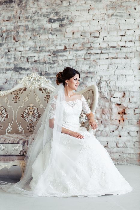 Кружевное свадебное платье с рукавами