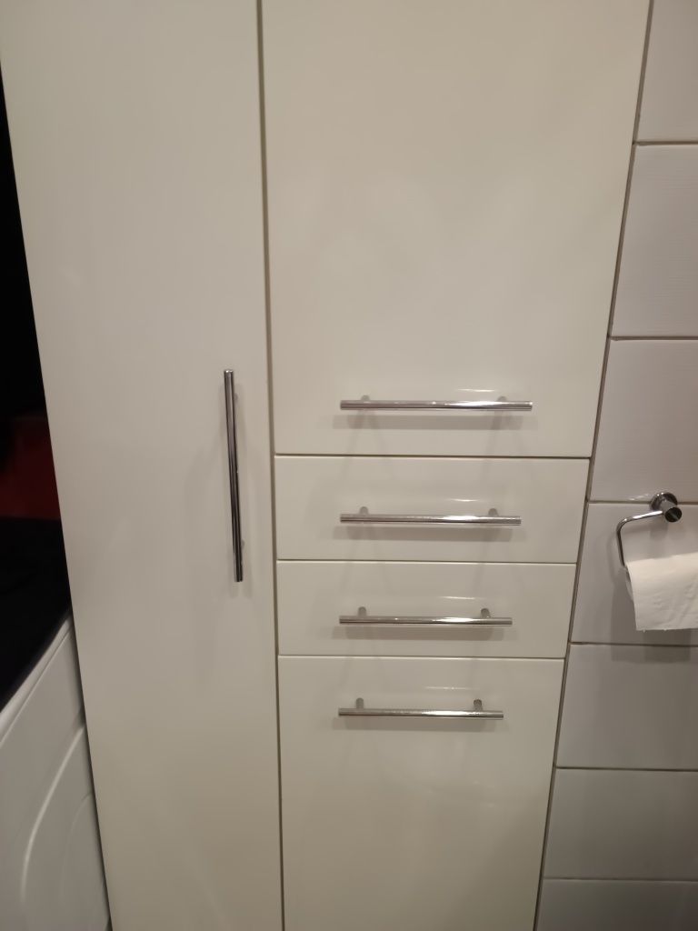 Sprzedam szafkę łazienkową
