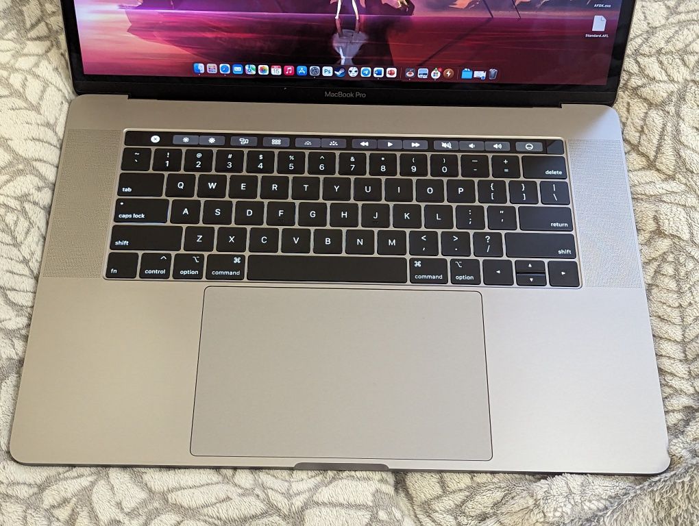 MacBook Pro 15 (2018) 16/512 560x 4gb повний комплект