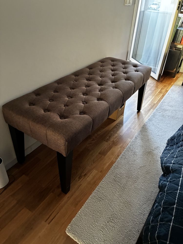 Banqueta estofada em capitoné