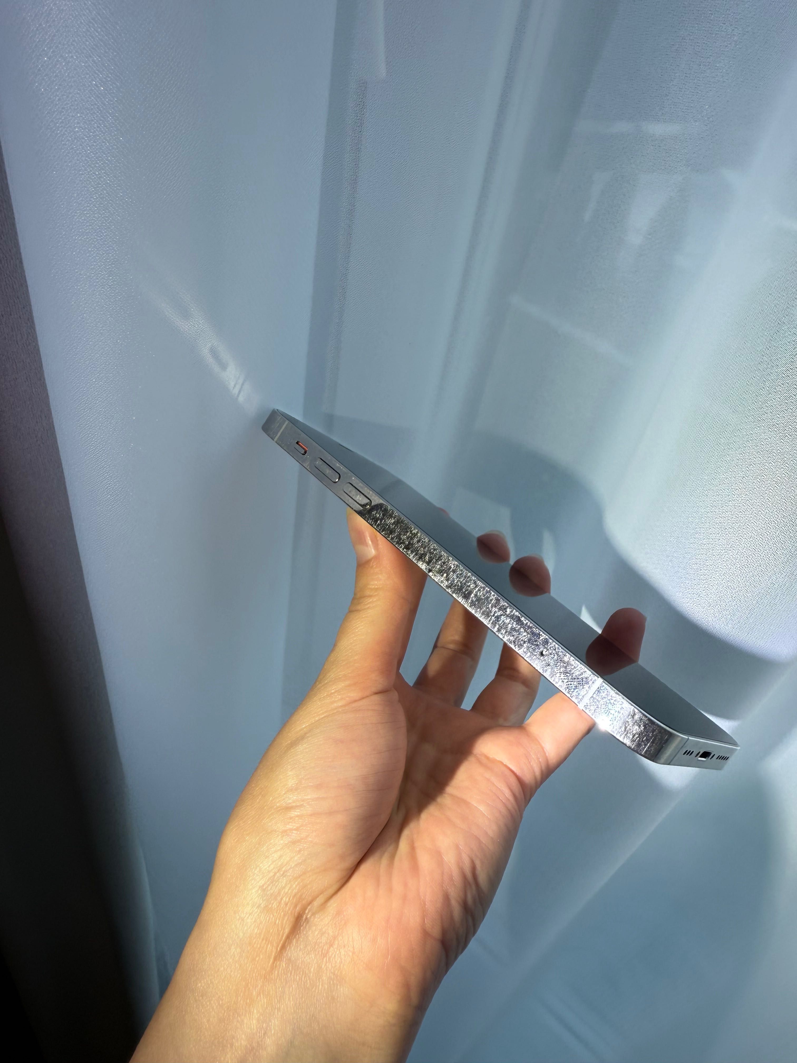 iPhone 12 Pro Srebrny