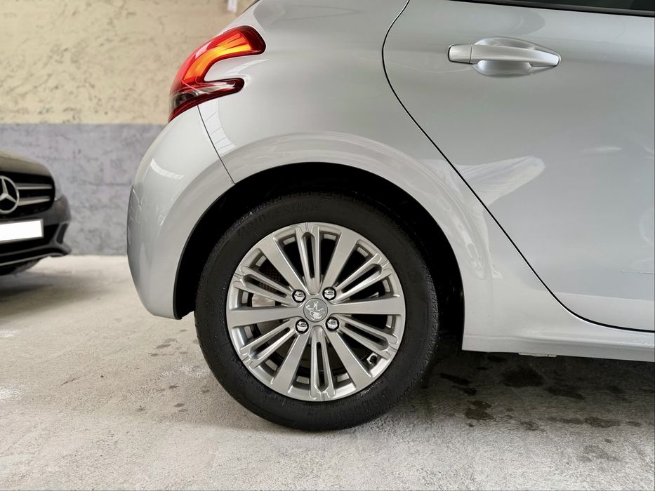 Peugeot 208 1.2 VTI Style - Desde 130€ Mês