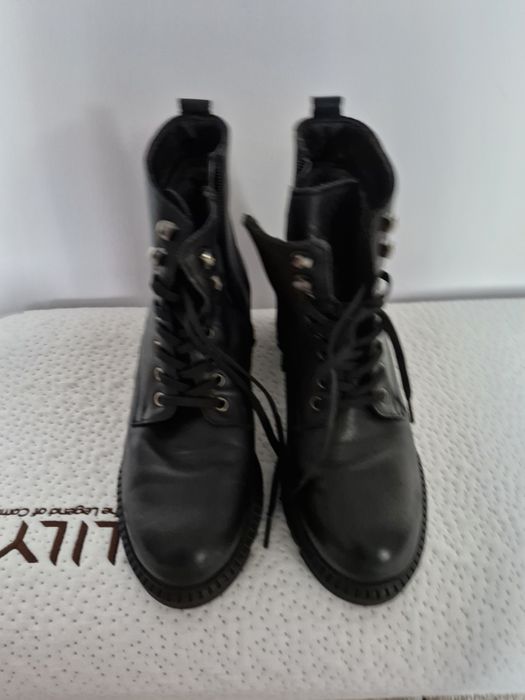 Жіночі зимові  шкірянні черевики 40 розмір.