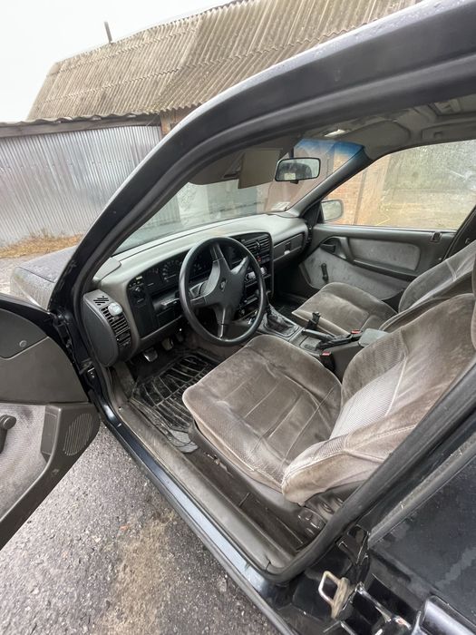 Продам своє авто опель омега А 2.0і