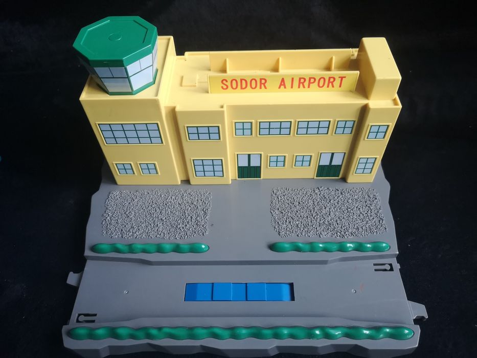 Tomek i przyjaciele TOMY lotnisko Sodor Airport z samolotem Jeremy