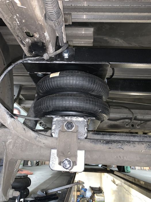 Пневмоподвеска Volksvagen Crafter Mercedes Sprinter (передній привод)