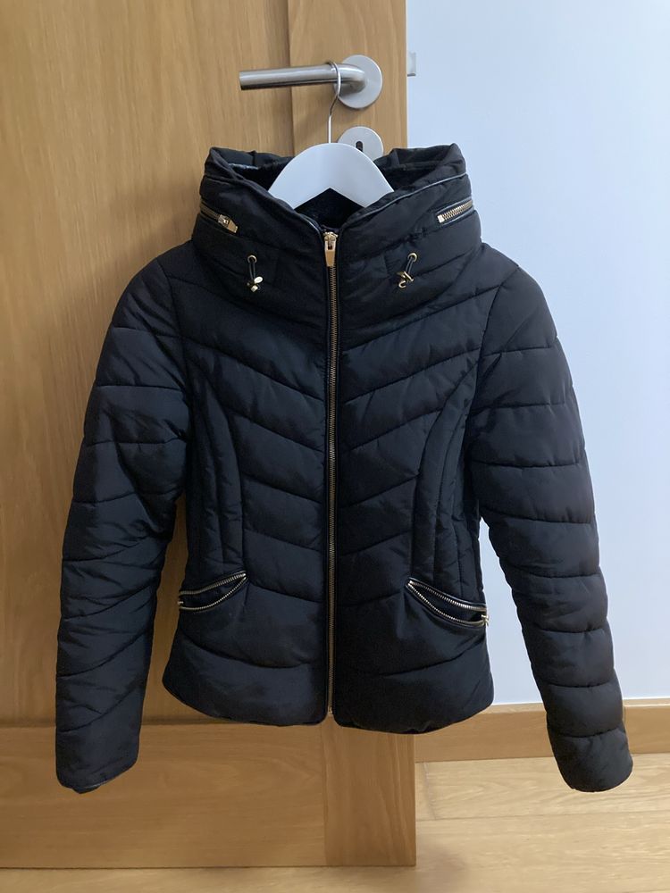 Blusão acolchoado curto preto Zara