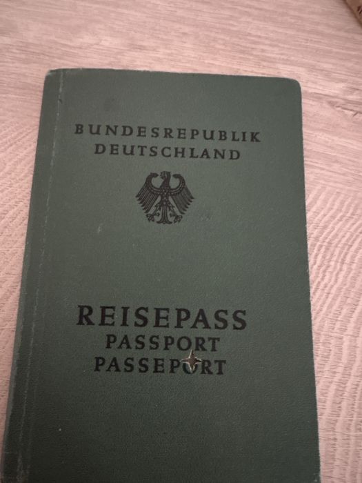 Oryginalny paszport RFN