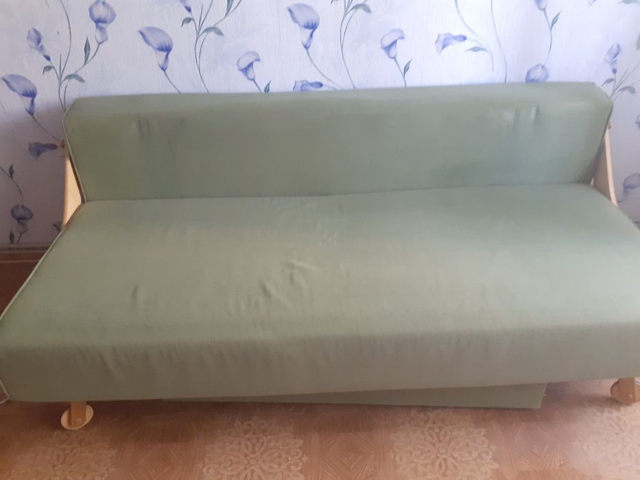 диван раскладной в отличном  состоянии