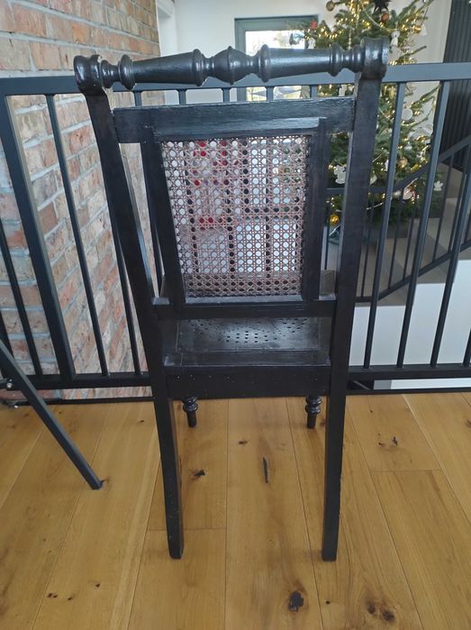 Stare krzesło drewniane przedwojenne powojenne