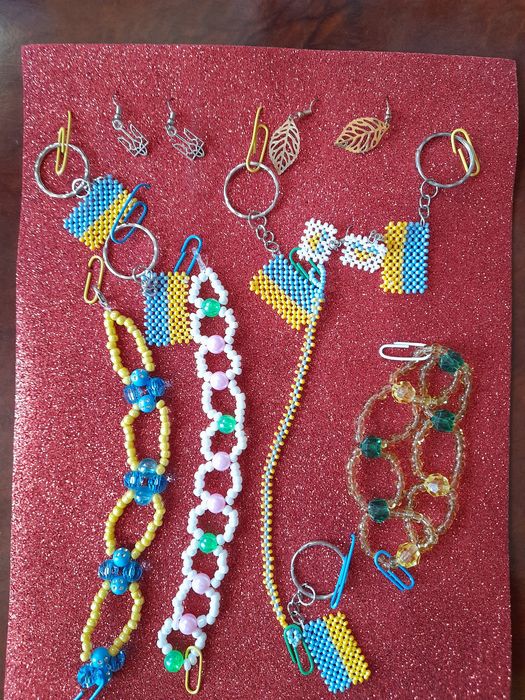 Вироби з бісеру, браслети  колечка,цепочки,брелкии