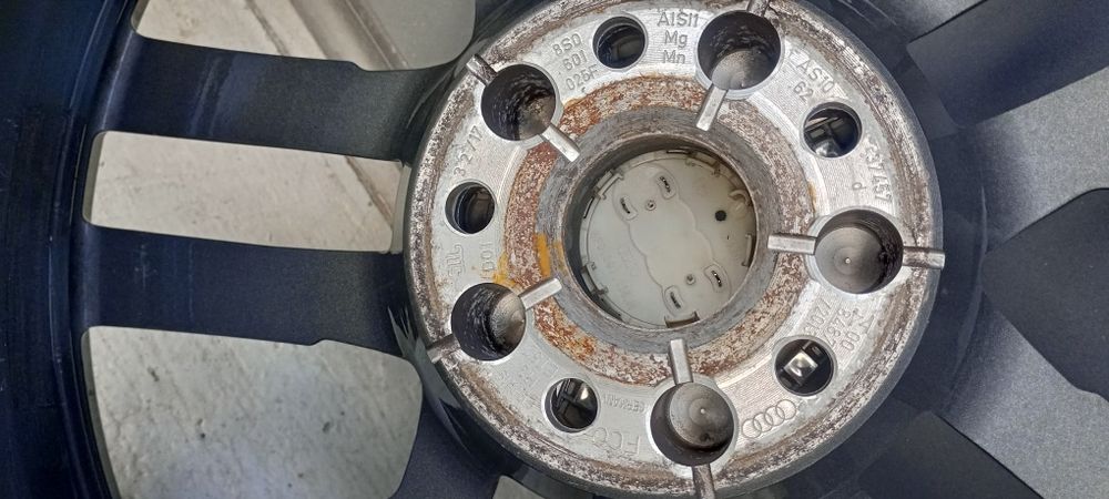 Felgi Aluminiowe Audi ** 9Jx19 ET52 5x112 **