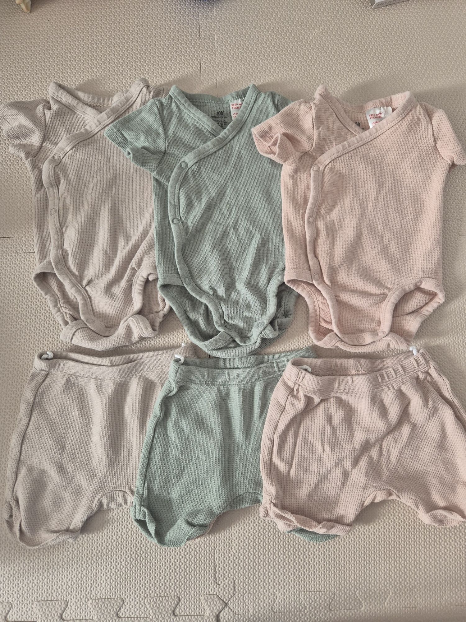 Zestaw body i spodenek H&M