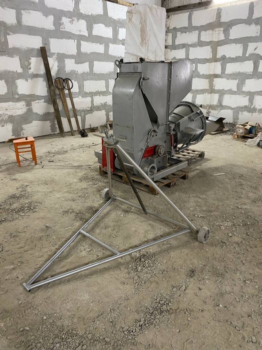 Дробарка / Дробілка / Подрібнювач зерна / сіна / соломи  ДКМ - 5