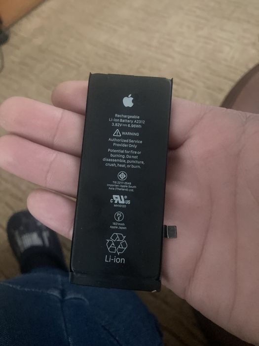 Аккамулятр айфон se2020