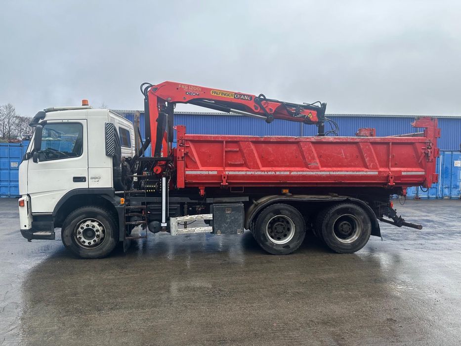 Volvo FM com grua e bascula