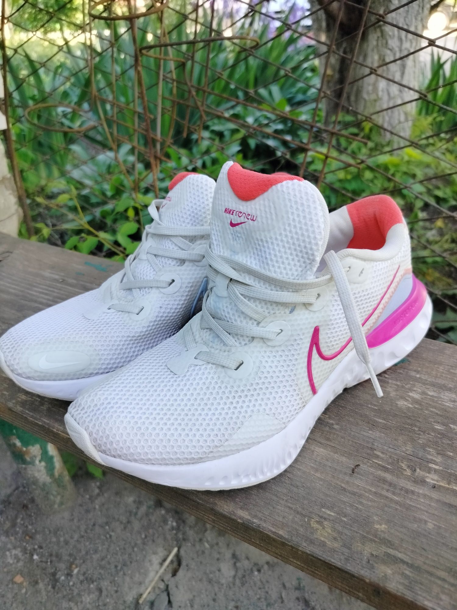 Кроссовки Nike renew 42р.