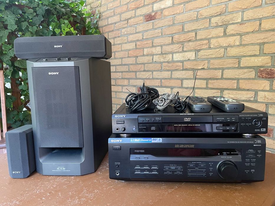 kino domowe marki Sony, trzy głośniki, tuner, odtwarzacz cd/dvd