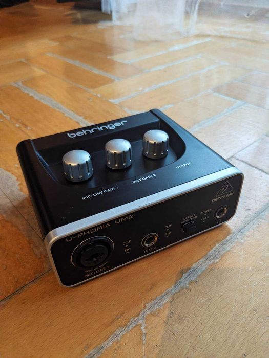 Interfejs audio Behringer U-Phoria UM2 - uszkodzony