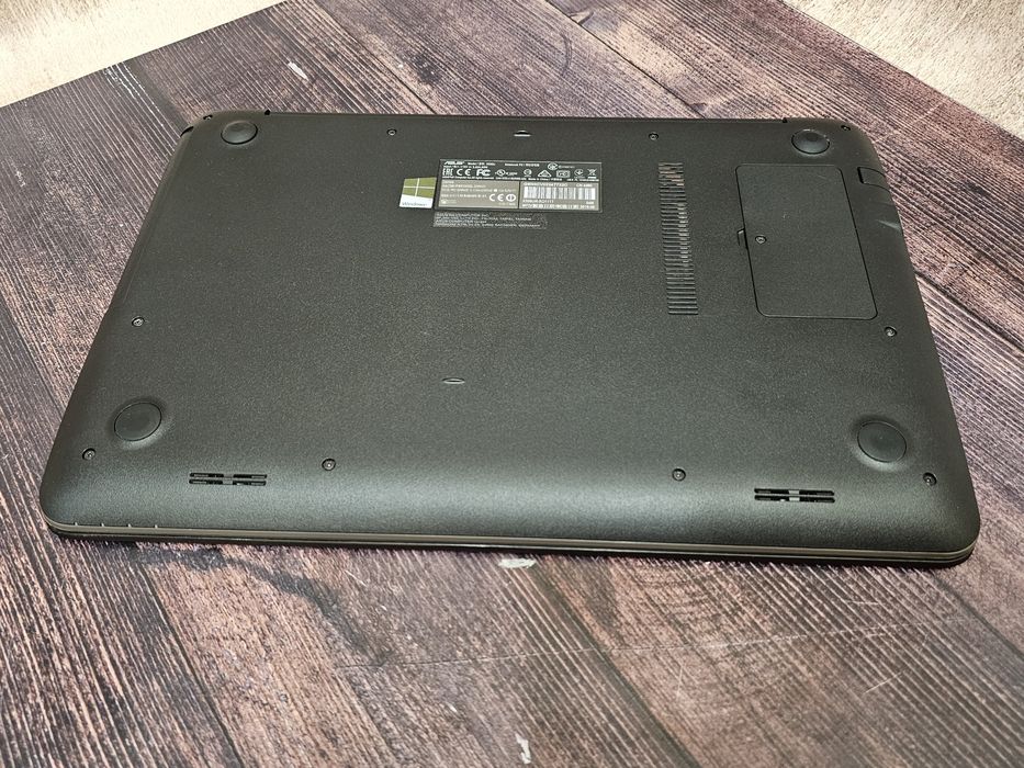 ASUS VivoBook X556UR (Core i5-6200U/8Gb/GeForce 930MX/SSD 1Tb/TN)