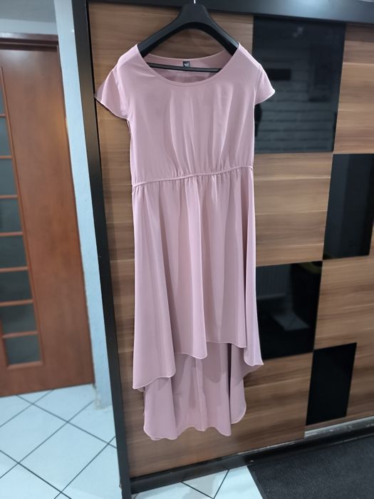 Piękna elegancka sukienka asymetryczna