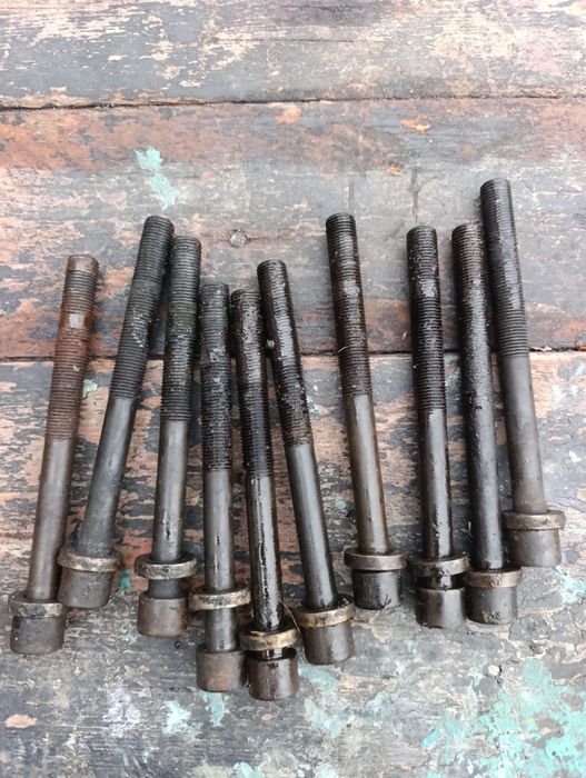 Болты комплект Ваз головку двигателя 21083